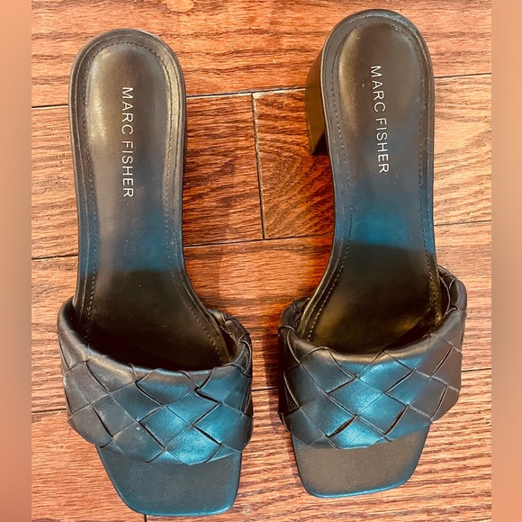Marc Fisher block heel slide sandals. - Picture 1 of 3